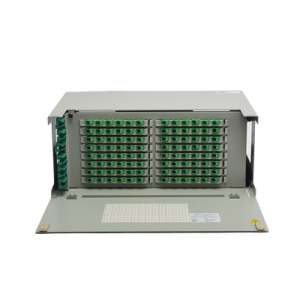 Distribuidor de Fibra Óptica para 96 empalmes, con 96 acopladores SC/APC y 96 pigtails, 19", 4 UR