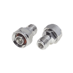 Adaptador en Línea, de N Hembra a (Mini) DIN 4.1-9.5 Macho, PIM -155 dBc, Bronce Blanco/ Plata/ Teflón.