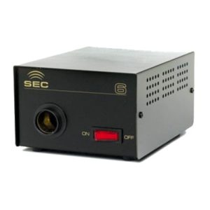 Fuente Linear Samlex, 13.8Vcd , corriente máxima 6 A.