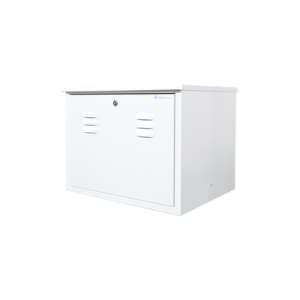 Gabinete para resguardo de baterías (hasta dos baterías PL110D12) con opción para montaje en poste.