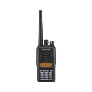 450 - 520 MHz, 5 W, 260 Canales. Con Pantalla y DTMF. Incluye batería, antena, cargador y clip.