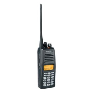 806-870 MHz, 3 Watts, 512 canales, Encriptación incluida, GPS, Botón de Pánico. Incluye antena, batería, cargador y clip