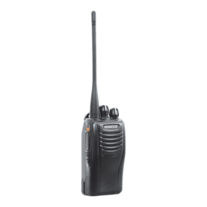 136-174 MHz, 5 W, 16 Canales, IP55, GPS, Botón de pánico, Scan, FleetSync/DTMF/MDC-1200, Incluye antena, batería, cargador y clip